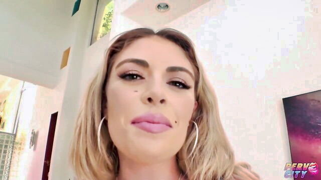 Savannah Bond, Vivianne DeSilva - blondes in anal hardcore