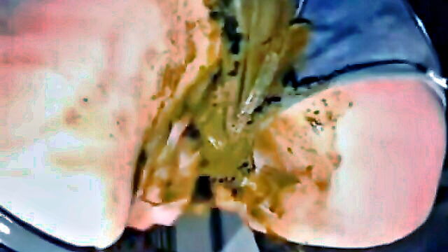 girls in shorts poop porn