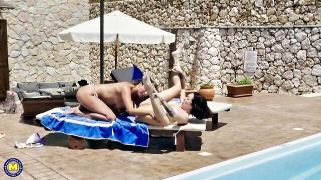 julia north small tits sex : Mature NL