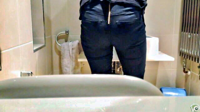 friend, sister, peeing - bathroom spy camera eroric