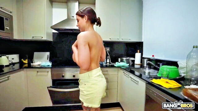 Star - big boob maid lulita star