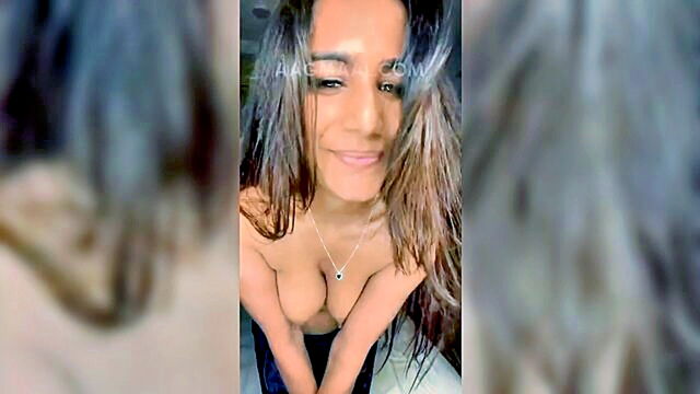 Poonam Pandey - poonam pandeys big tits cam show with self pleasure
