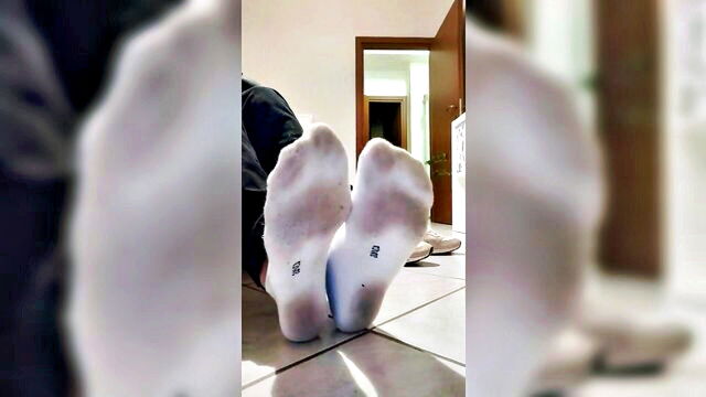 love her feet, feet, piedi italiani - gay feet foot fetish