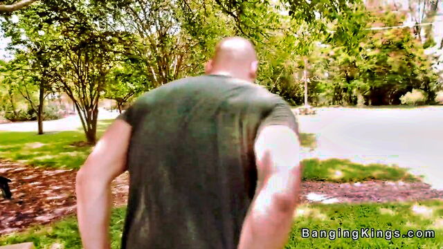 picks up, in public, in pu - eboblack twerking public