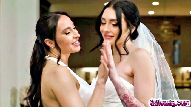 Charlotte Sins, Melissa Stratton - foot fetish babes kiss
