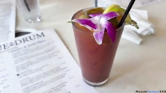 kristen nunn muscle flexing