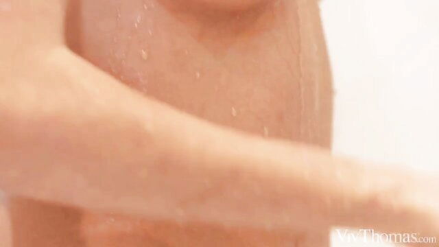 eliza cumming pussy licking