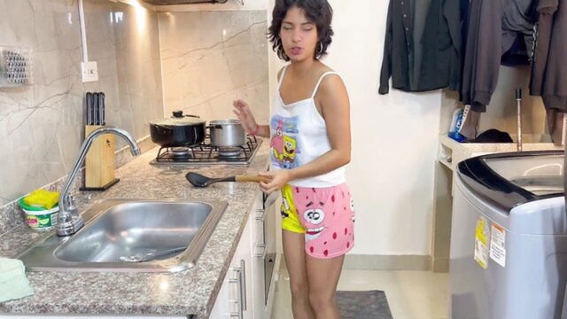 hermanastra first time cooking and fucking