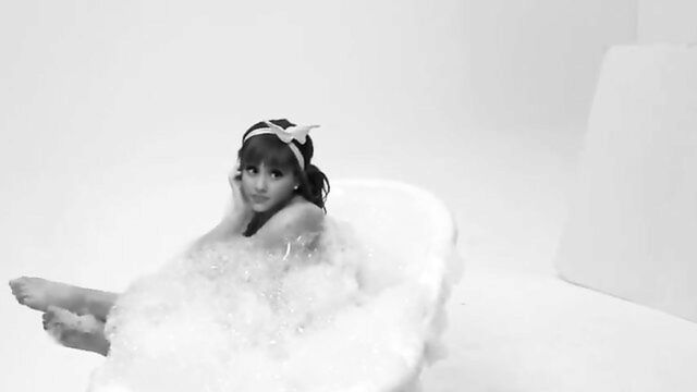 ariana grand - ariana nude video