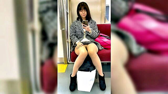 amateur babe teases with shot in solo video