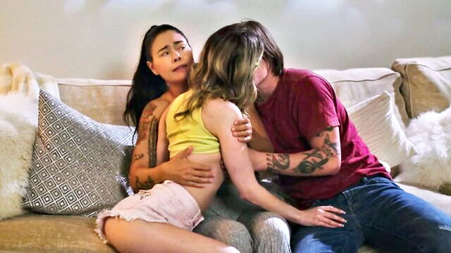 threesome cock sharingame