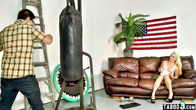 strength of bro makes stepsisters wet