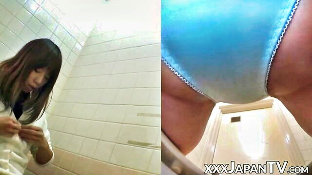 japanese babe fingering pussy