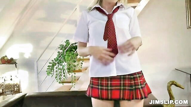 blonde teen swallows cum : Jim Slip