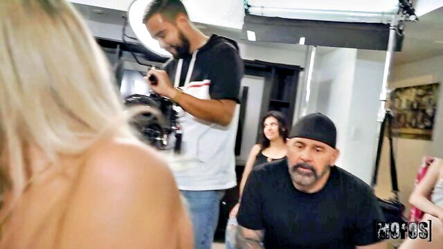 Luna Luxe - lucky fate seduction scene Mofos