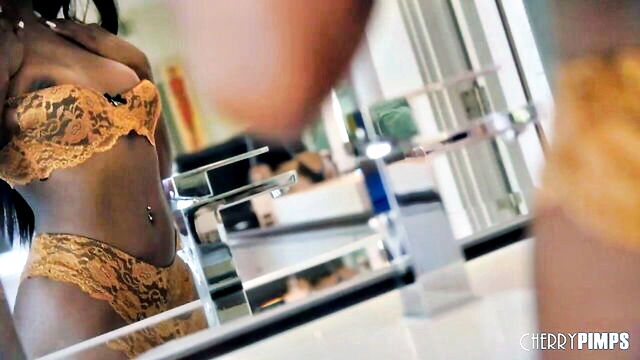 ebony, all natural, porn video - nicole kitt doggy style