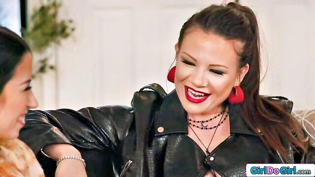 lesbian pussy licking scene