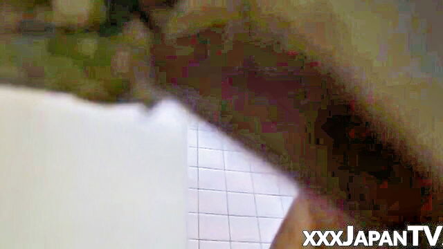 pissing japanese sluts