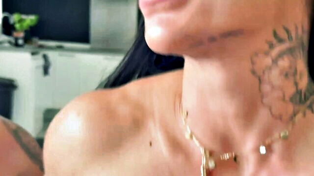 hardcore queen valentina