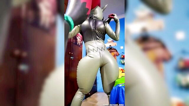 scarlett summer heat rubbersuit