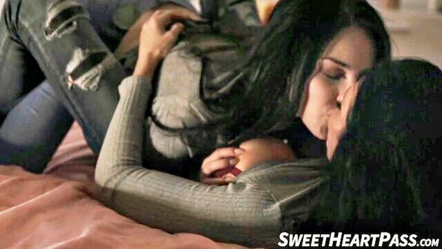 Jade Baker, Reagan Foxx - reagan foxx scissoring jade baker Sweetheart Video