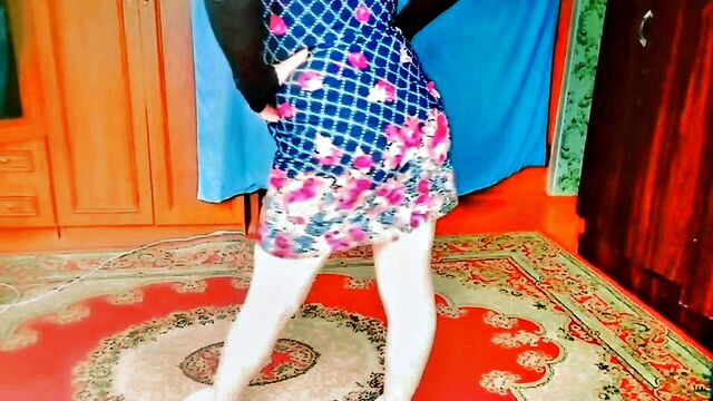Crossdresser Kitty - femboy hair play teaser
