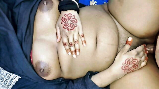 DESI BRITISH BHABI, INDIAN Mature Bhabi - indian bhabi shares managers cock
