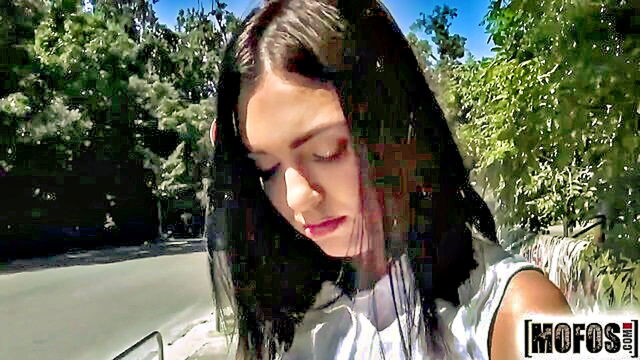 mofos   jemmy sapphire gets fucked in the park : Mofos