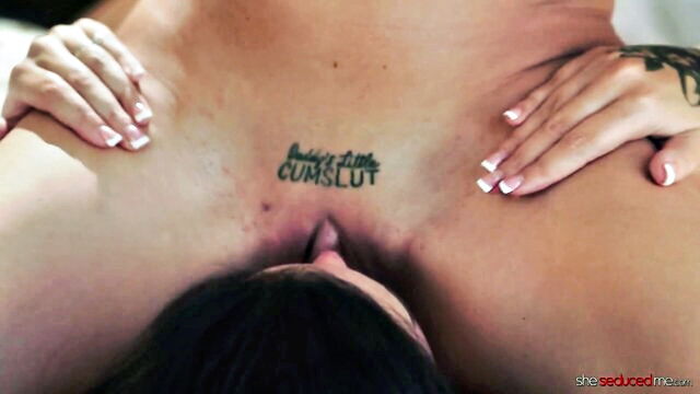 sienna rae - lesbian fingering with navel piercing