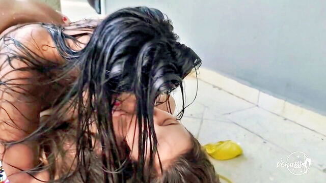 visita, amiga, loirinha - poolside loirinha threesome