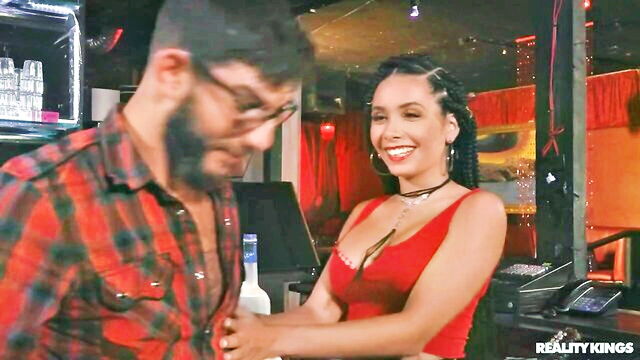 amateur, athletic, bar - aaliyah hadid xxx scene