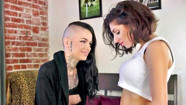 Darcie Dolce, Leigh Raven - lesbian lick darcie dolce