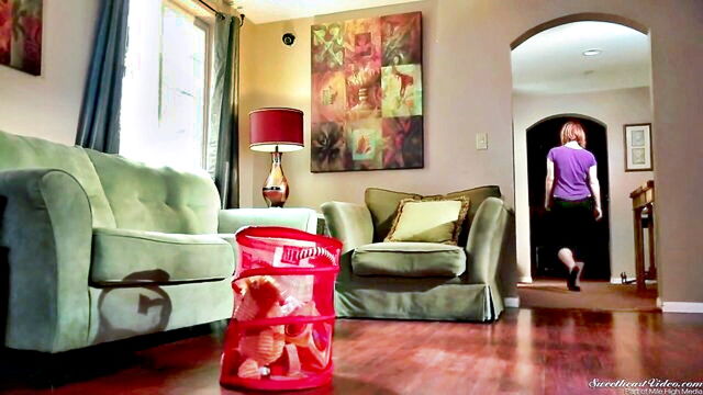 milfs lick pussy on sofa