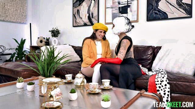 charlie valentine, aubree valentine - dyke scissoring lesbo sex