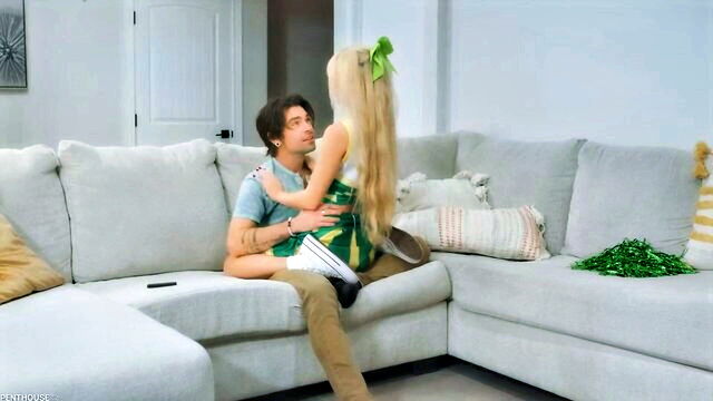 riley star - cheerleader ryley star praised for penthousegold