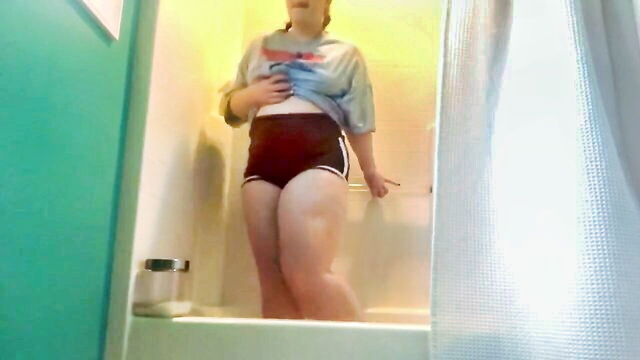 orgasm, pissing, wetting - exgf cums pissing herself