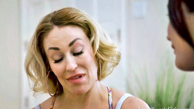 lesbian squirting videos