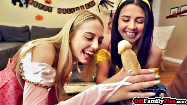 Kylie Rocket - blondie sucks dildo