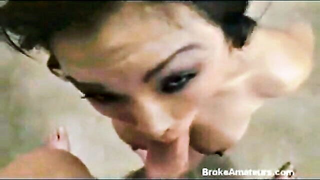 una colección de asquerosos videos de mujeres amateur siendo obligadas a dar besos profundos