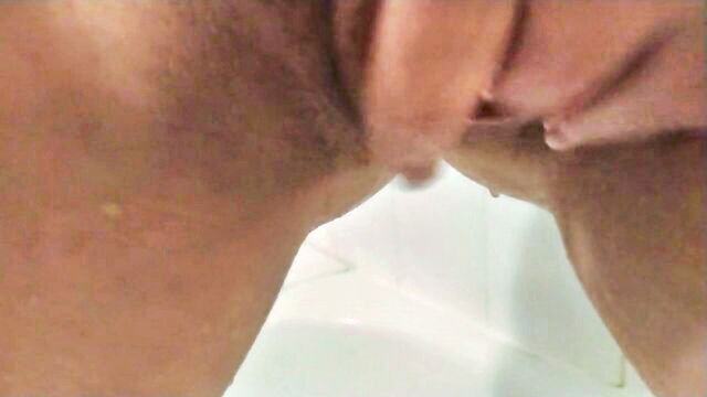 AkiraWild - desperate pee bathroom 4K
