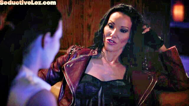 lezbo, les, lesbian - facesitting vampire babe