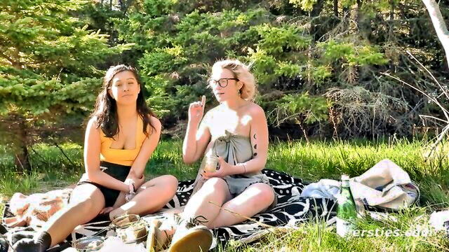 outdoor lesbian sex with ernsties : Ersties