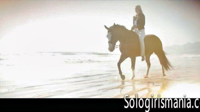 wet and wild pussy play