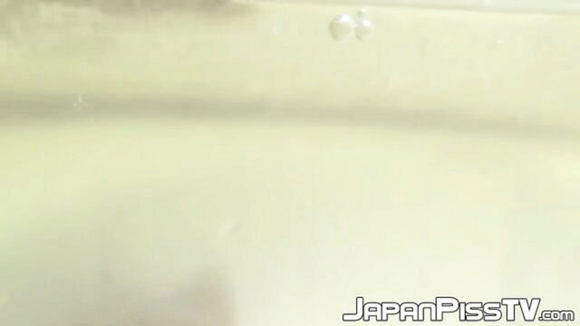 close up Japanese pee fetish : Piss Japan TV
