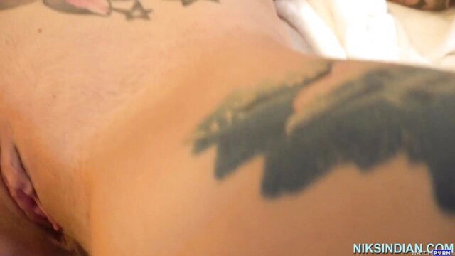 Niks Indian - indian guy squirts blonde