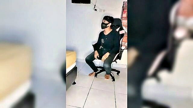 asian live, hd videos, indonesia - indian amateur ayang plays a naughty prank on ojol during live sex show