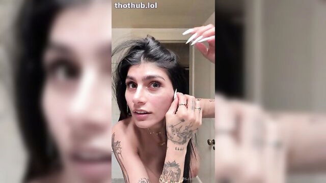 mia, khalifa, mia khalifa - mia khalifa strip tease