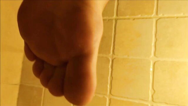 peeing, feet fetish, foot fetish - milf analiz foot fetish pee