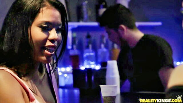 sofie reyez, nia nacci - lusty lesbian sofa banging