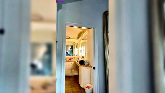 lindsey pelas - lindsey pelas nude livestream